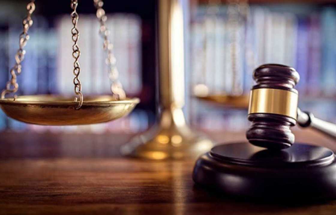 Har cikin silin na ke ɓoye kuɗi amma tana shiga ta sace: Miji ya nemi a raba aure don satar da matarsa ke masa Har cikin silin na ke ɓoye kuɗi amma tana shiga ta sace: Miji ya nemi a raba aure don satar da matarsa ke masa