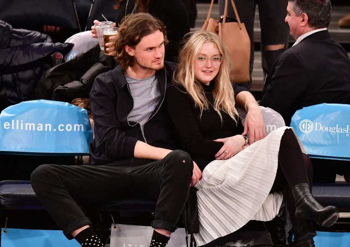 Dakota Fanning and Henry Frye