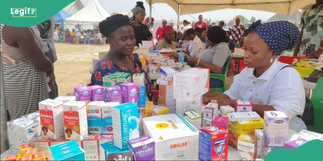 Medical personnel attending to residents during the free health screening exercise. Medical personnel attending to residents during the free health screening exercise.