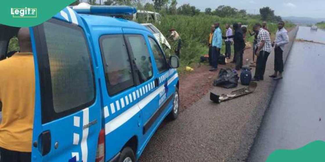10 dead as bus rams into truck in Abia 10 dead as bus rams into truck in Abia