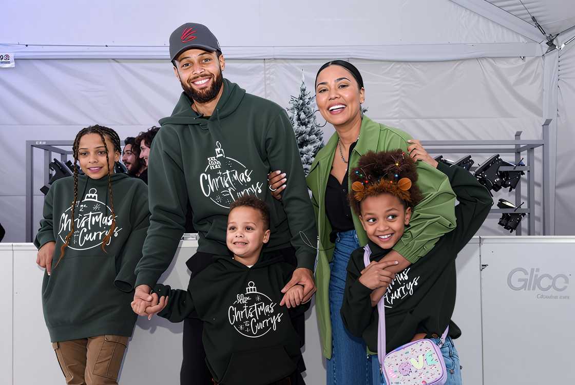 Riley Elizabeth, Stephen, Canon W. Jack, Ayesha and Ryan Carson Curry pose for a photo Riley Elizabeth, Stephen, Canon W. Jack, Ayesha and Ryan Carson Curry pose for a photo