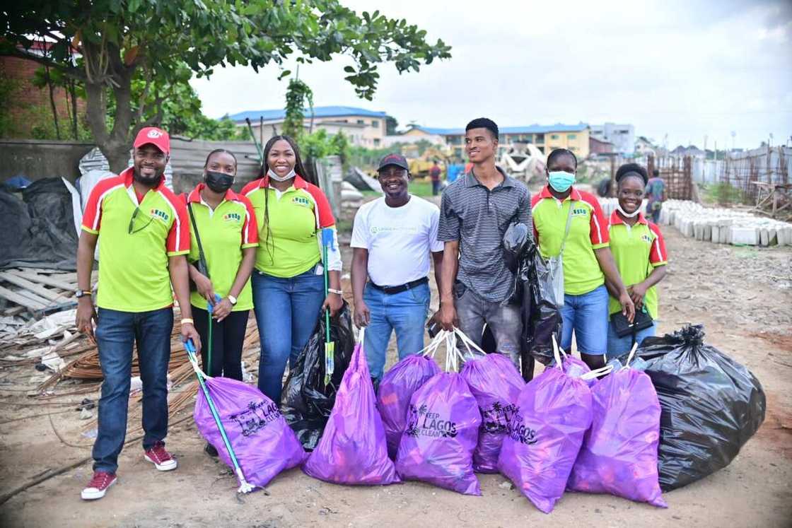 International Youth Day: Coca-Cola Sensitizes Youths on Environmental Sustainability through a Pick-Up Rally International Youth Day: Coca-Cola Sensitizes Youths on Environmental Sustainability through a Pick-Up Rally