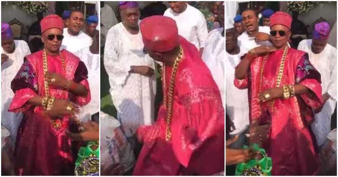 Oniba of Iba, big gold chains on neck and wrists, His Royal Majesty Oba Adesina Sulaimon Raji