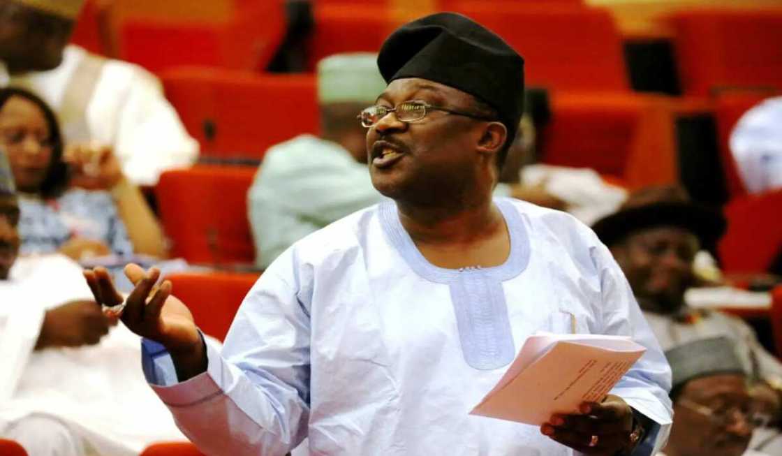 Sanata ya nemi Buhari ya farka Sanata ya nemi Buhari ya farka