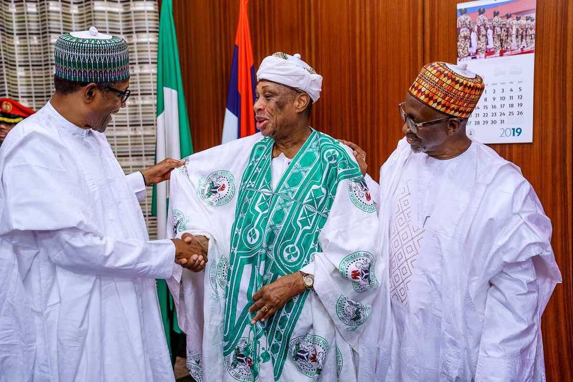 Buhari ya gana da ministocinsa a lokacin mulkin soja daga 1984 zuwa 1985 Buhari ya gana da ministocinsa a lokacin mulkin soja daga 1984 zuwa 1985