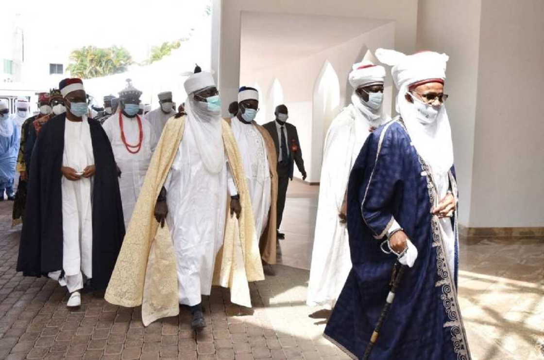 Sultan, Ooni, da wasu Sarakuna sun yi zama da Shugaban Najeriya Buhari Sultan, Ooni, da wasu Sarakuna sun yi zama da Shugaban Najeriya Buhari