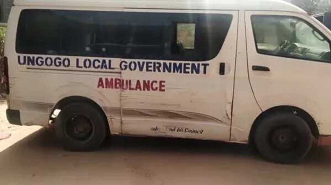 Hotunan mai jinyan da ya sace motar Asibiti a jihar Kano bayan Yan sanda sun damkeshi Hotunan mai jinyan da ya sace motar Asibiti a jihar Kano bayan Yan sanda sun damkeshi