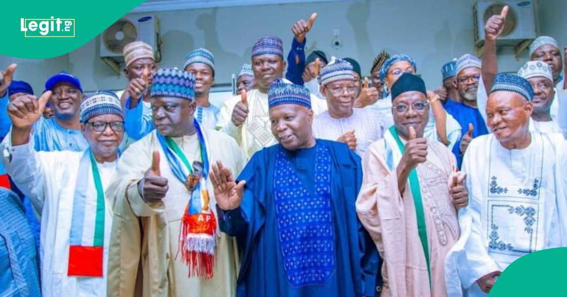 Gwamna Inuwa da masu sheka.