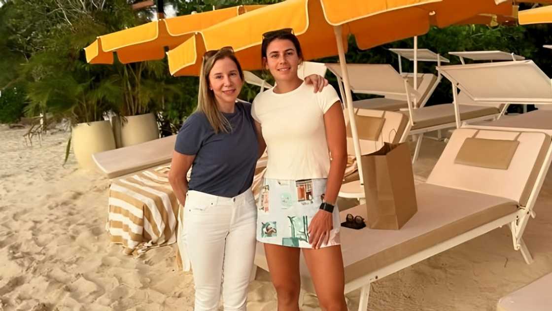 Emma Navarro poses with her mother, Kelly, during a holiday. Emma Navarro poses with her mother, Kelly, during a holiday.