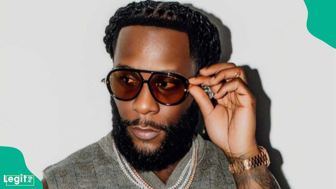 Burna Boy performs his hit songs ‘Ye’, ‘On The Low’ and ‘Last Last’ during the NFL’s historic Paris halftime show Burna Boy performs his hit songs ‘Ye’, ‘On The Low’ and ‘Last Last’ during the NFL’s historic Paris halftime show