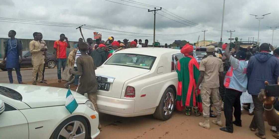 Hotuna da bidiyon Sanusi II a ziyararsa ta farko a arewa bayan saukarsa sarauta Hotuna da bidiyon Sanusi II a ziyararsa ta farko a arewa bayan saukarsa sarauta