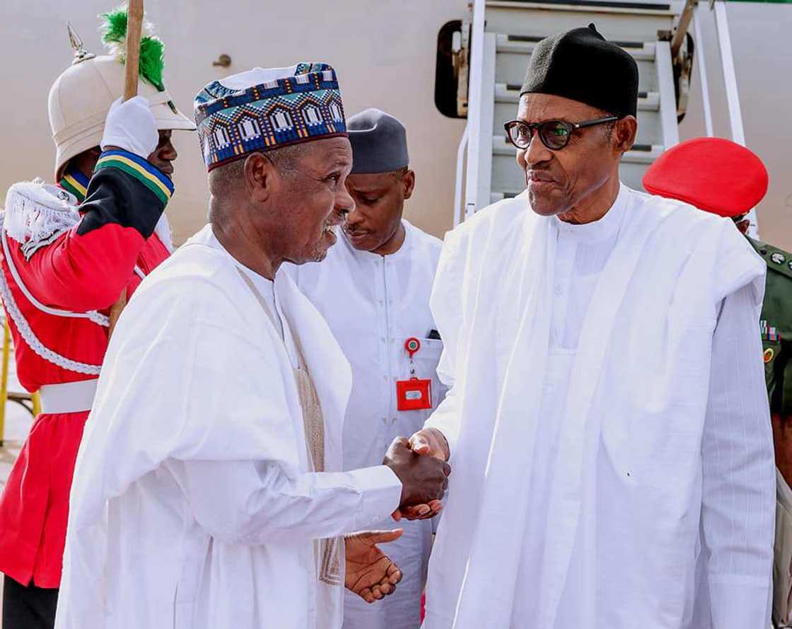 Hotuna yadda Sarkin Daura ya tarbi Buhari a yau Hotuna yadda Sarkin Daura ya tarbi Buhari a yau