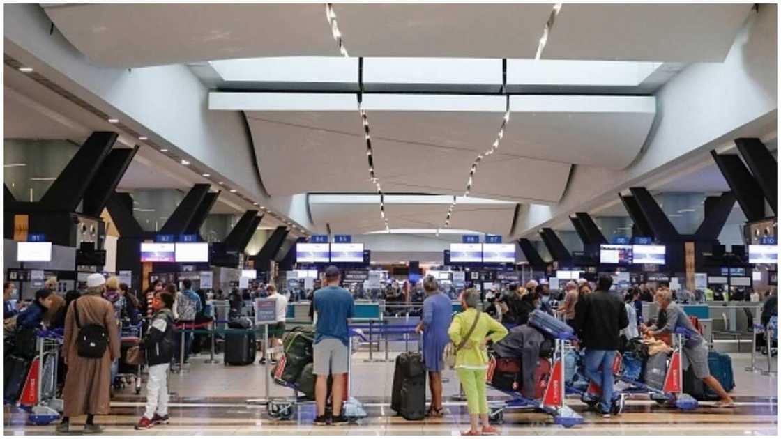 Breaking: UAE Bans Nigerian passengers, 3 other African countries over rising Omicron cases Breaking: UAE Bans Nigerian passengers, 3 other African countries over rising Omicron cases