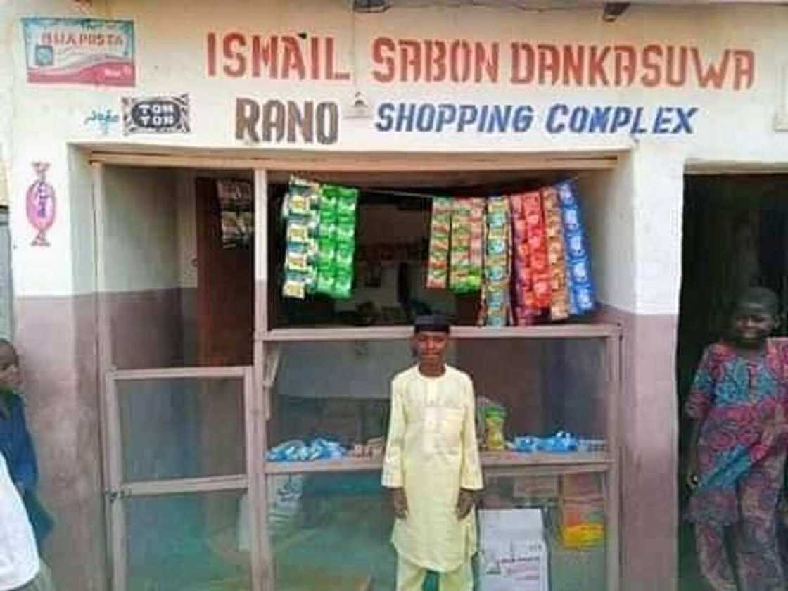 Hotuna: Ƙaramin yaron da al'umma suka bawa tallafin kuɗi ya buɗe 'katafaren kanti' a Kano