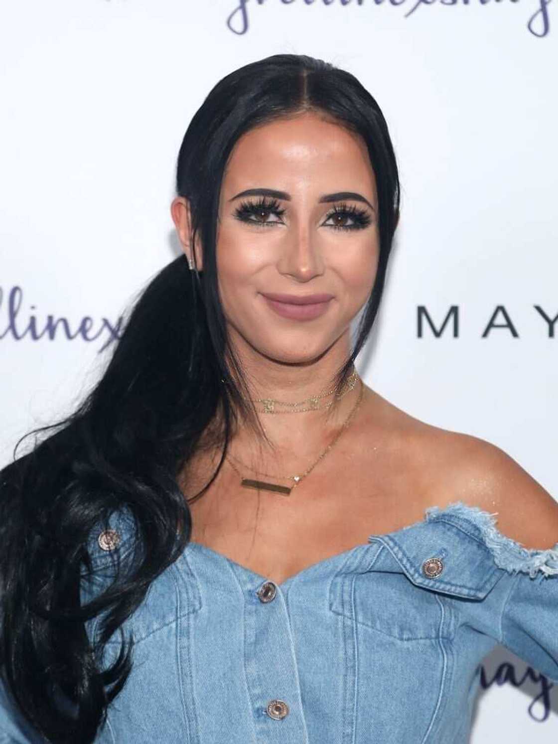 Amber Scholl’s net worth Amber Scholl’s net worth