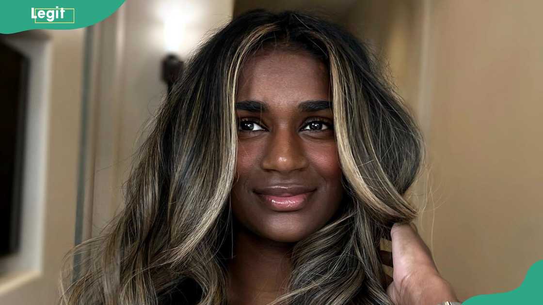 Two-tone hair colour Two-tone hair colour