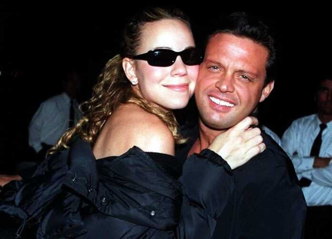 Singer Mariah Carey and Luis Miguel hugging