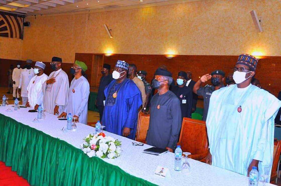 BREAKING: DSS, Police grounds APC National Secretariat in Abuja BREAKING: DSS, Police grounds APC National Secretariat in Abuja