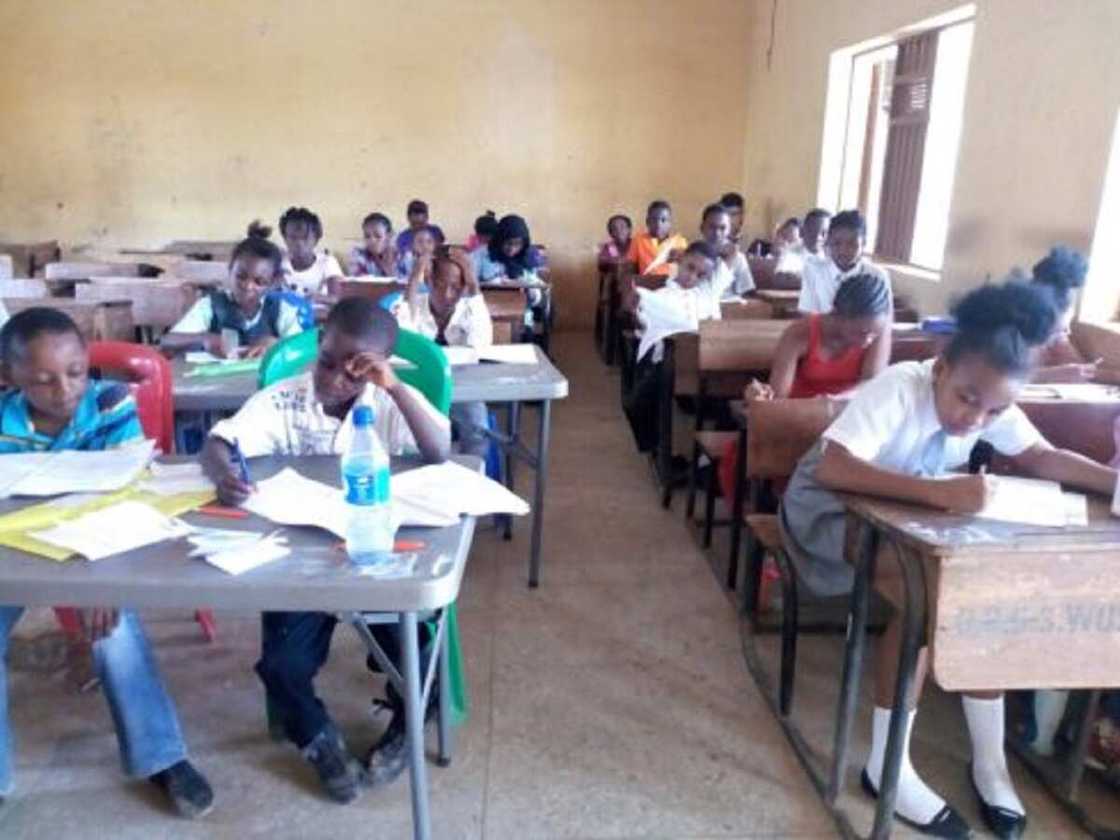 Gwamnatin Ganduje za ta dauke ma’aikata 5,000, ta maida su aji, su rika koyarwa a makarantu Gwamnatin Ganduje za ta dauke ma’aikata 5,000, ta maida su aji, su rika koyarwa a makarantu