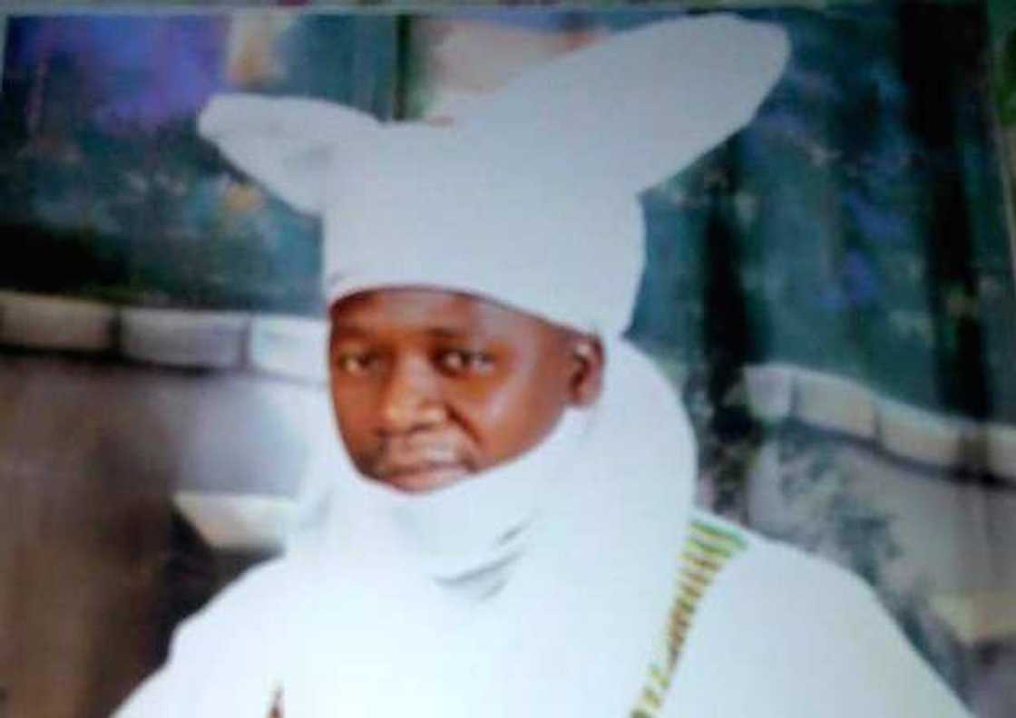 Ba sani ba sabo: EFCC ta maka dan sarkin Zazzau akan wawuran naira miliyan 16 Ba sani ba sabo: EFCC ta maka dan sarkin Zazzau akan wawuran naira miliyan 16