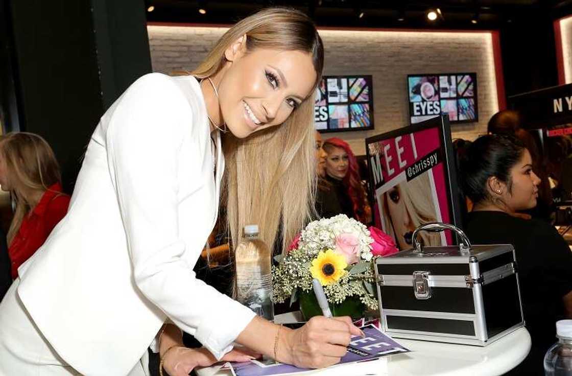 Who is Desi Perkins? Who is Desi Perkins?