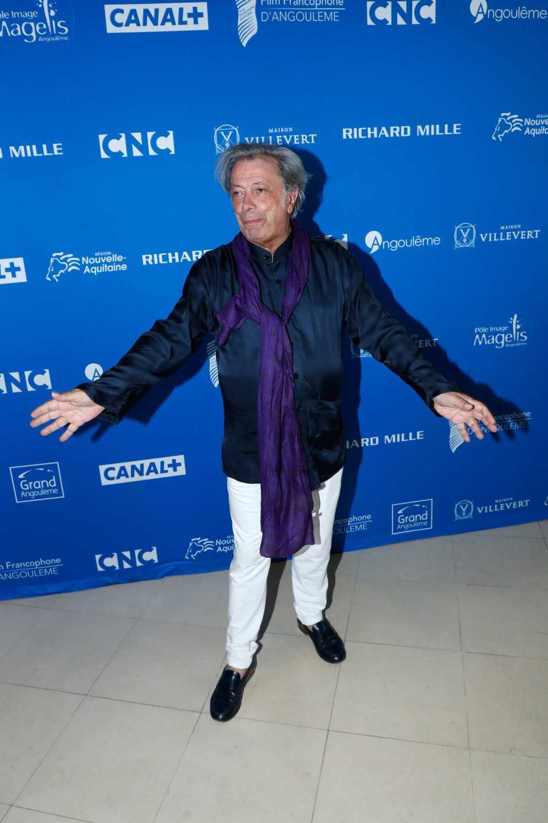 Le chanteur Hervé Vilard assiste à la cérémonie de clôture du 11e Festival du film francophone d'Angoulême le 26 août 2018 à Angoulême, en France. Le chanteur Hervé Vilard assiste à la cérémonie de clôture du 11e Festival du film francophone d'Angoulême le 26 août 2018 à Angoulême, en France.