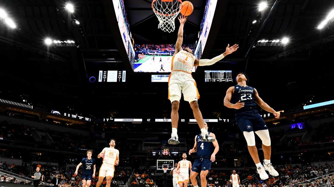 Kennedy Chandler of the Tennessee Volunteers jumps high to dunk.