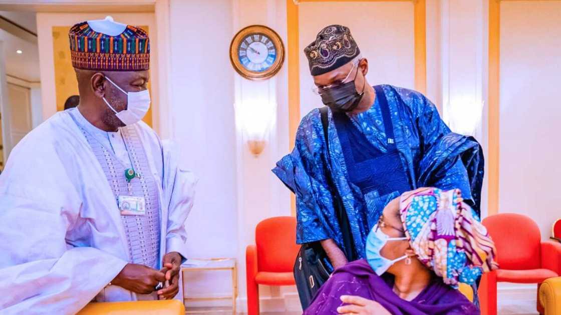 FEC ta amince da bukatar kamfanin NNPC na gyara titunan gwamnatin tarayya 21 a shiyyar siyasa 6, zai ci N621bn FEC ta amince da bukatar kamfanin NNPC na gyara titunan gwamnatin tarayya 21 a shiyyar siyasa 6, zai ci N621bn