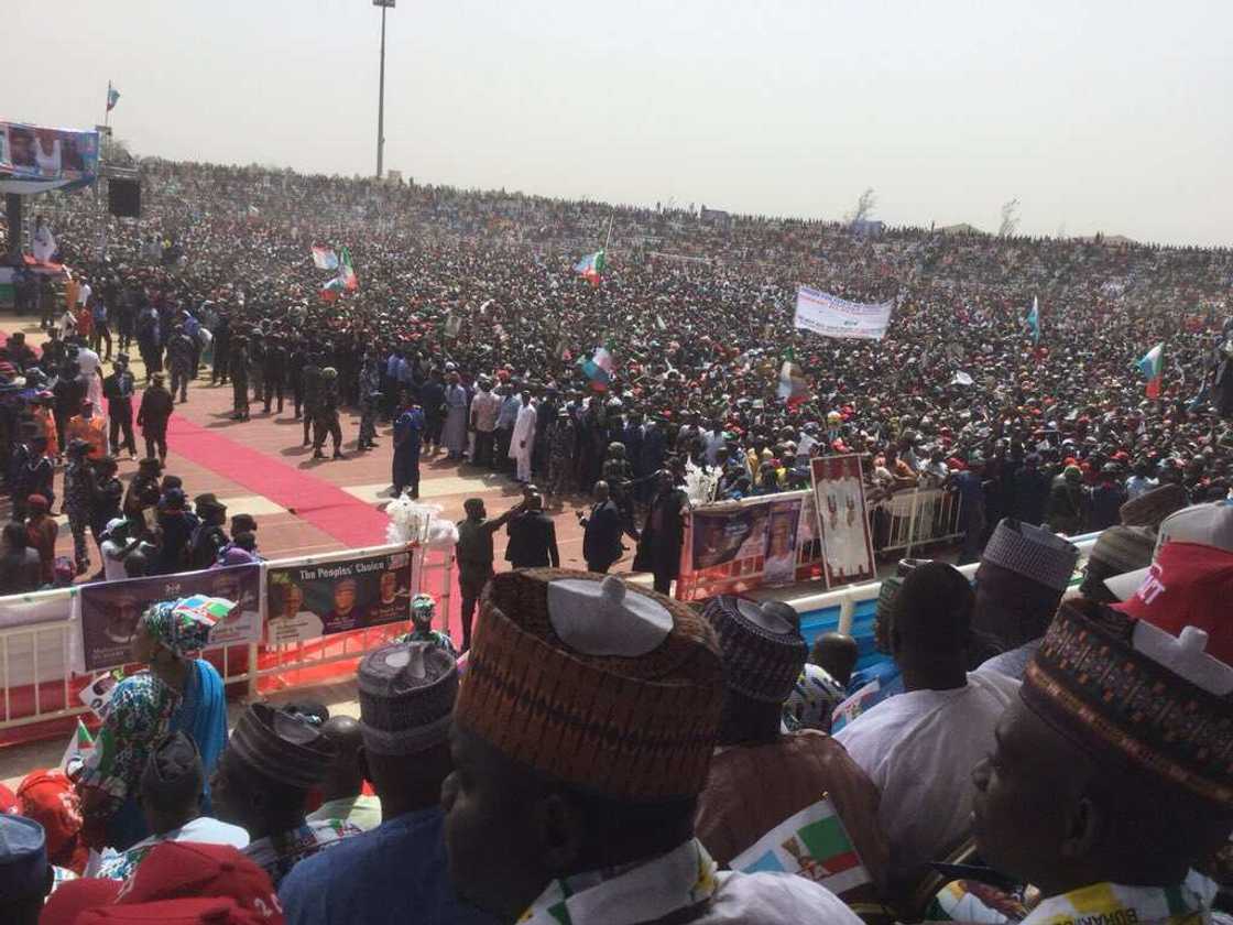 Hotuna da Bidiyo: Jihar Taraba ta cika ta banbatse domin Buhari Hotuna da Bidiyo: Jihar Taraba ta cika ta banbatse domin Buhari