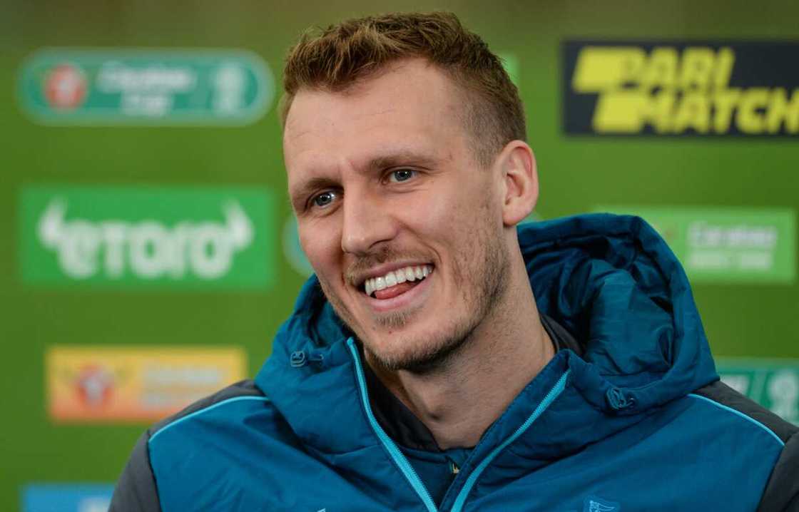 tallest soccer player in history tallest soccer player in history