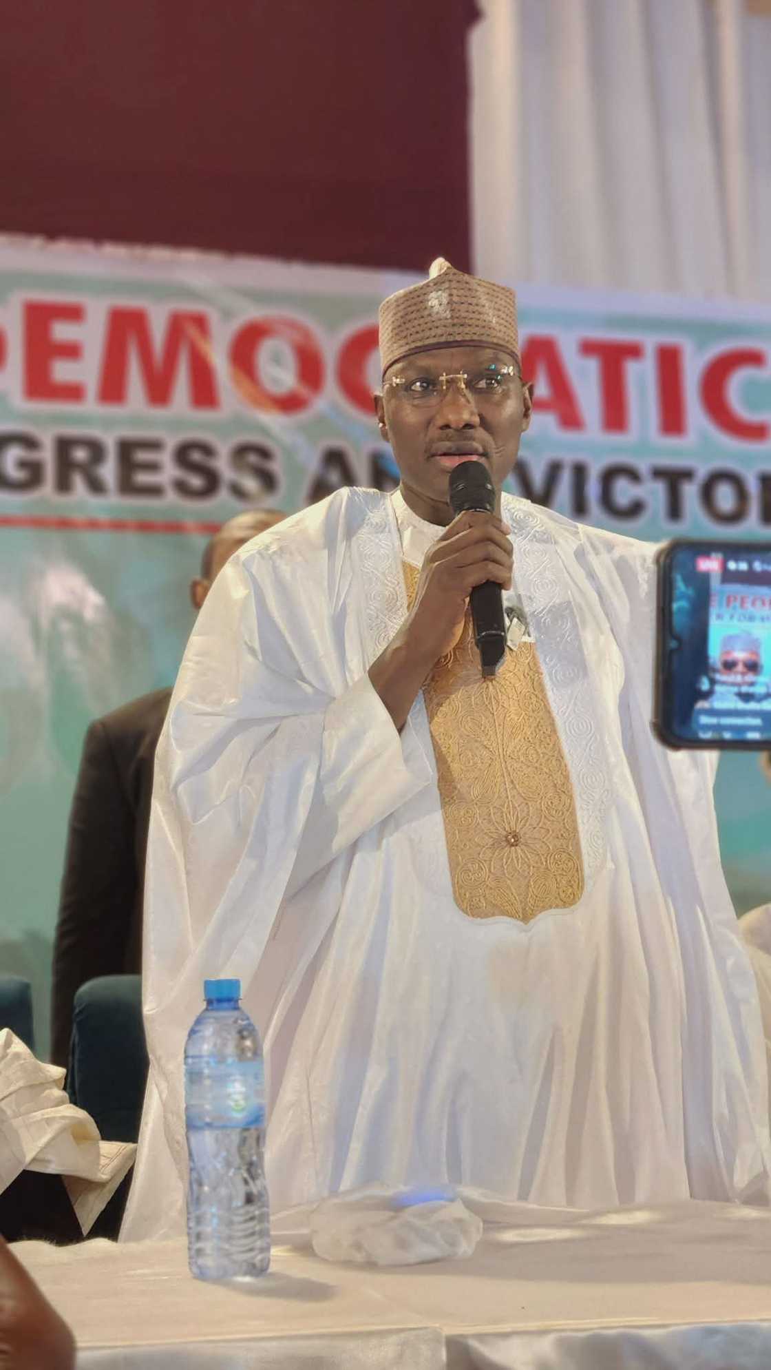 Mambobin ADC sun sauya sheka zuwa PDP Mambobin ADC sun sauya sheka zuwa PDP