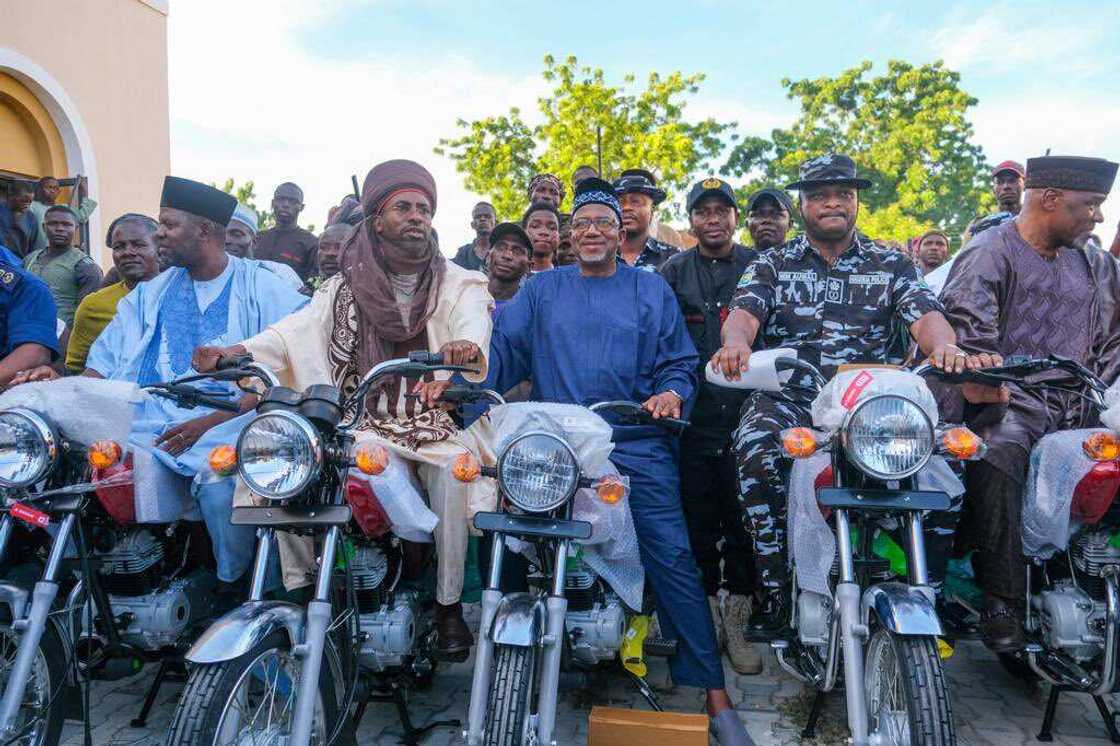 Gwamna Bala Muhammed na jihar Bauchi da tawagarsa. Gwamna Bala Muhammed na jihar Bauchi da tawagarsa.