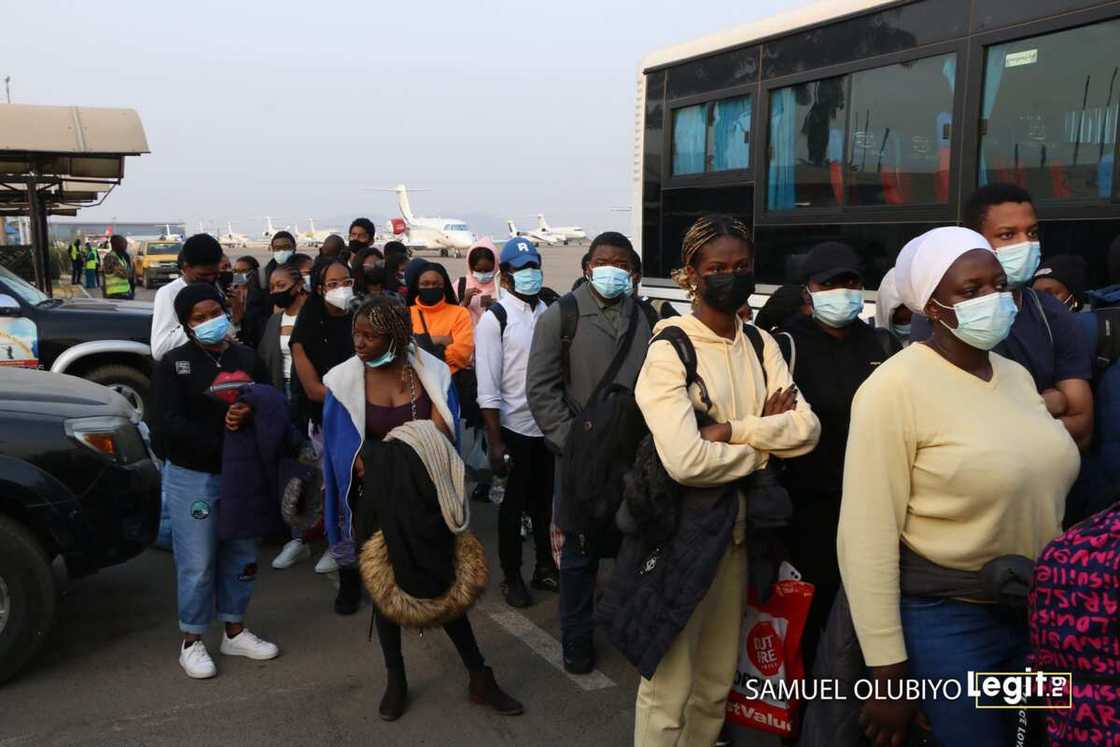 Da dumi-dumi: Rukunin farko na yan Najeriya mazauna Ukraine sun iso Abuja Da dumi-dumi: Rukunin farko na yan Najeriya mazauna Ukraine sun iso Abuja