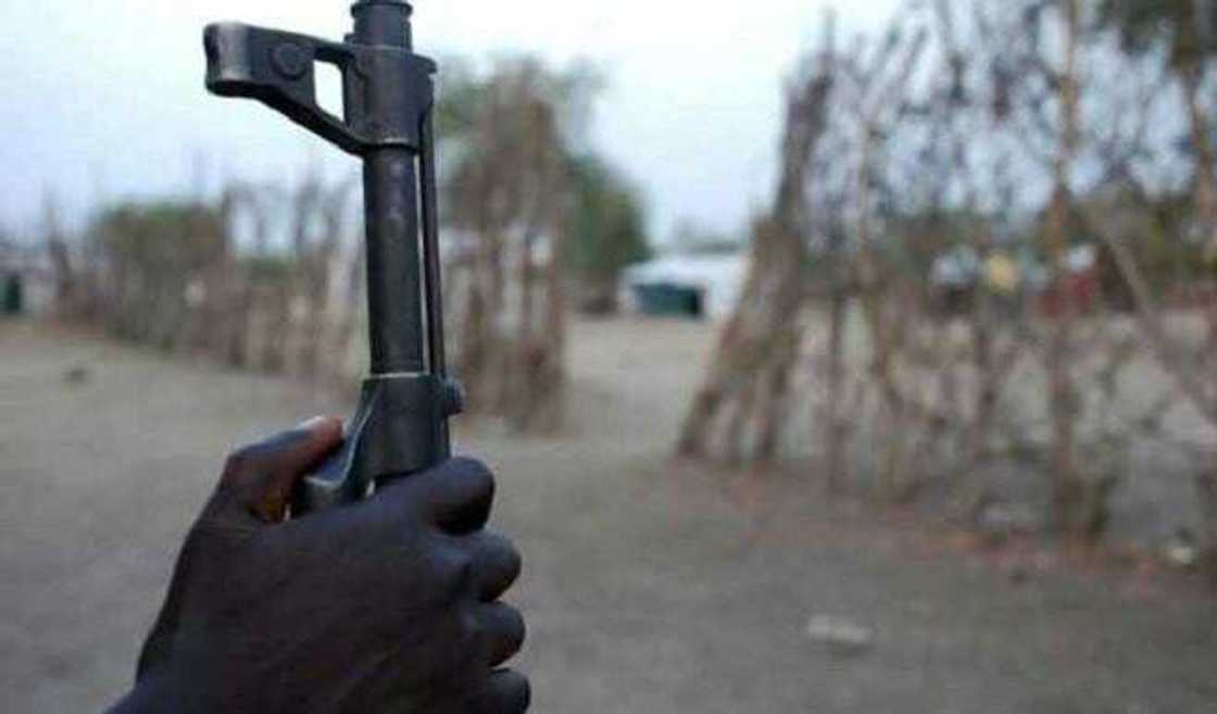 Da duminsa: 'Yan bindiga sun kashe babban jami'in hukumar kula da shige da fice Da duminsa: 'Yan bindiga sun kashe babban jami'in hukumar kula da shige da fice