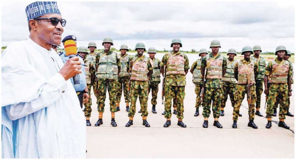 Shugaba Buhari yayin ziyarar Dakaru jiya a jijar Borno Shugaba Buhari yayin ziyarar Dakaru jiya a jijar Borno