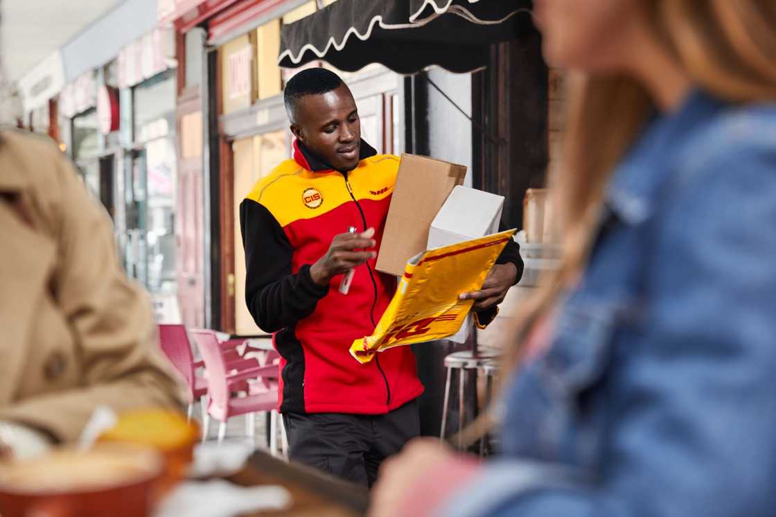 DHL Express Launches Domestic Select to Support Growing Businesses and Domestic Trade in Nigeria DHL Express Launches Domestic Select to Support Growing Businesses and Domestic Trade in Nigeria