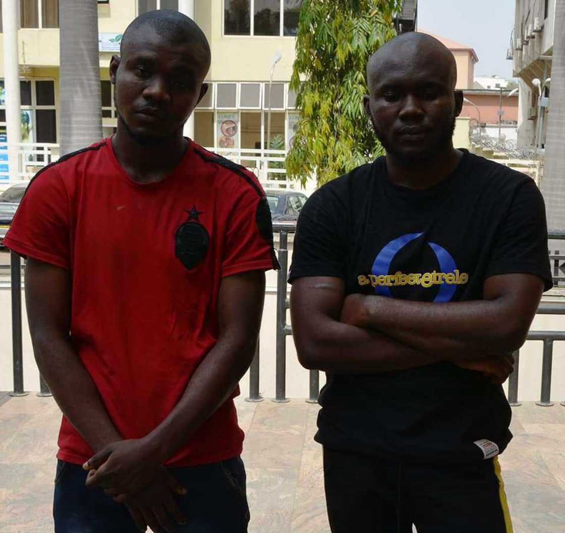 EFCC tayi ram da Jamila Shu'aibu da abbokan damfararta a Abuja EFCC tayi ram da Jamila Shu'aibu da abbokan damfararta a Abuja