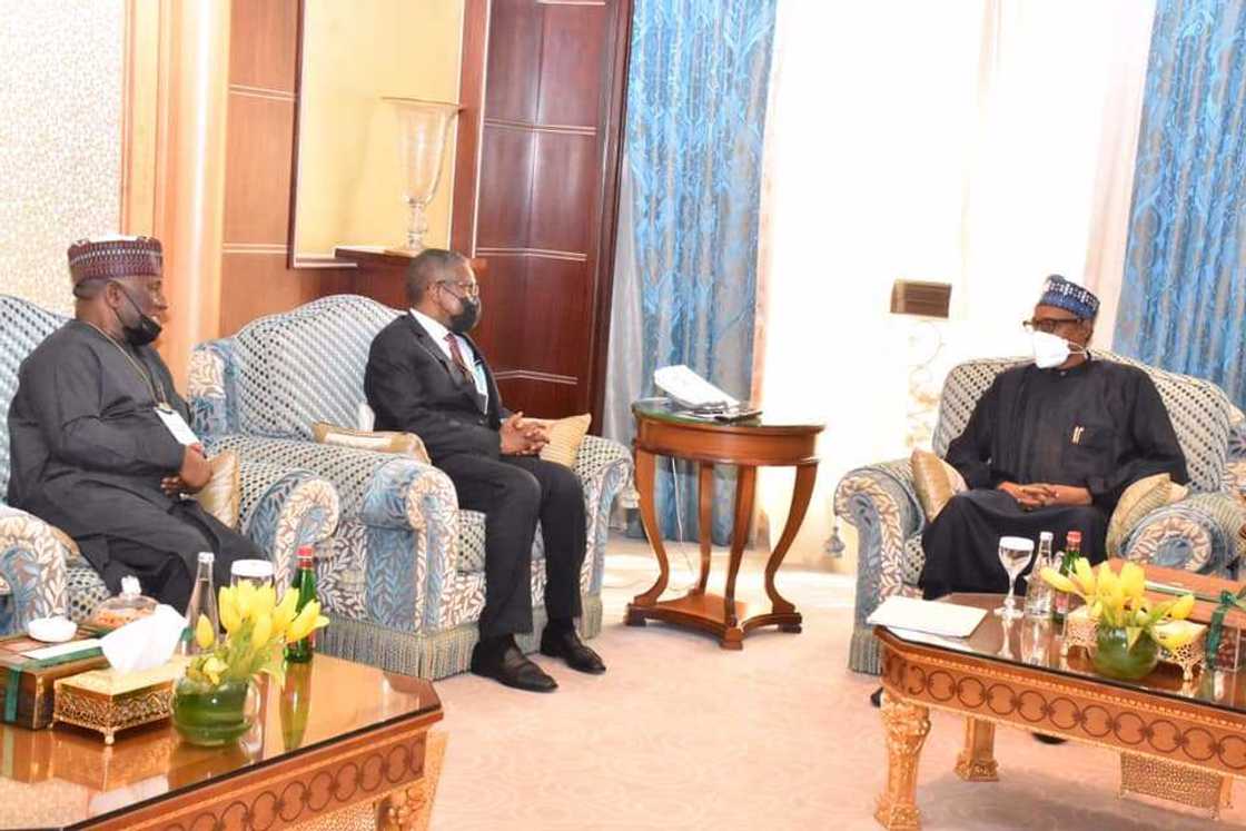 Shugaba Buhari ya hadu da Dangote, Abdussamadu Shugaba Buhari ya hadu da Dangote, Abdussamadu