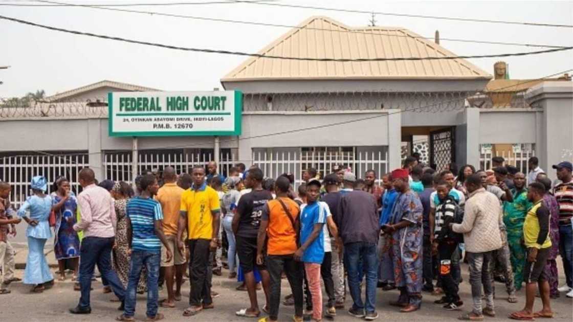 Strike: Judiciary Workers Shut Federal High Court in Lagos, Chase Out Staff from Offices Strike: Judiciary Workers Shut Federal High Court in Lagos, Chase Out Staff from Offices