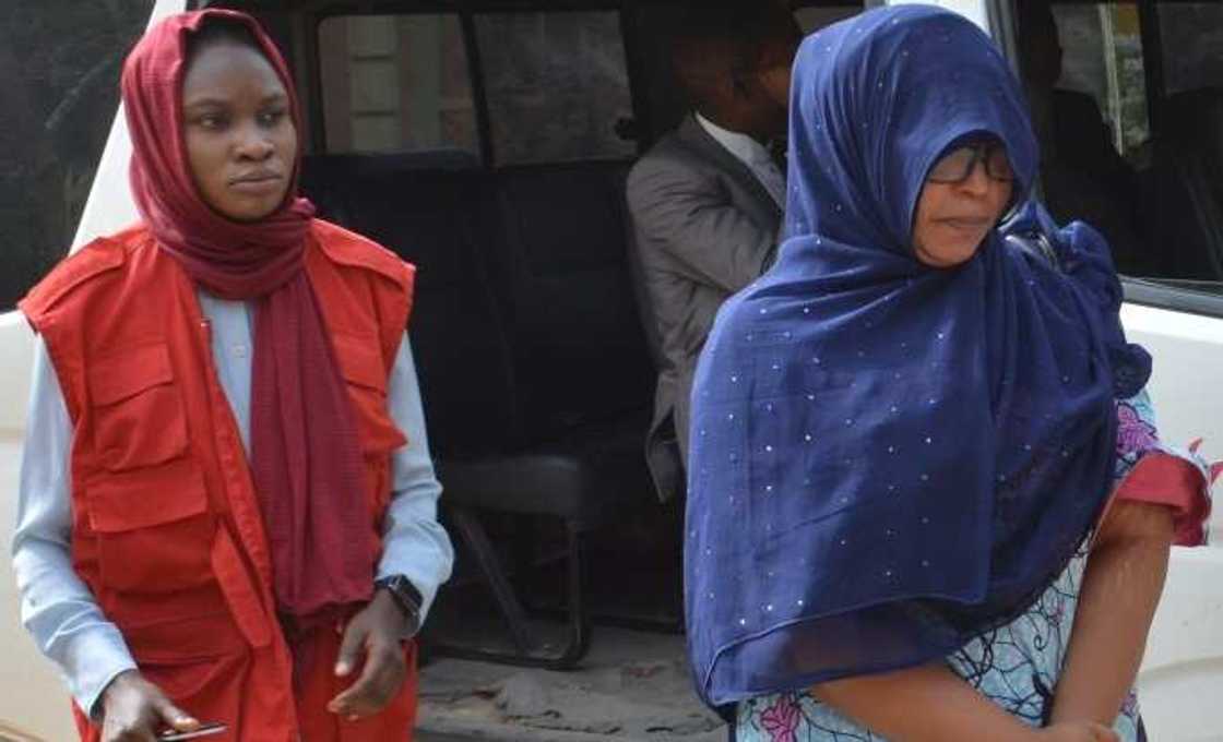 EFCC ta cafke wata mata da ta damfari Hadiza Inna Sanusi N36m a Kano EFCC ta cafke wata mata da ta damfari Hadiza Inna Sanusi N36m a Kano