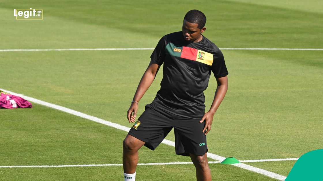 Samuel Eto'o, PSG, Austin Okocha. Samuel Eto'o, PSG, Austin Okocha.