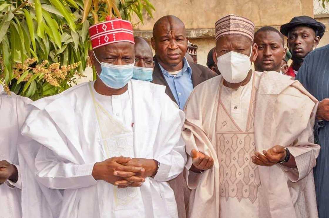 Hotunan ziyarar ta'aziyyar da Ganduje ya kaiwa Kwankwaso bisa rasuwar kaninsa