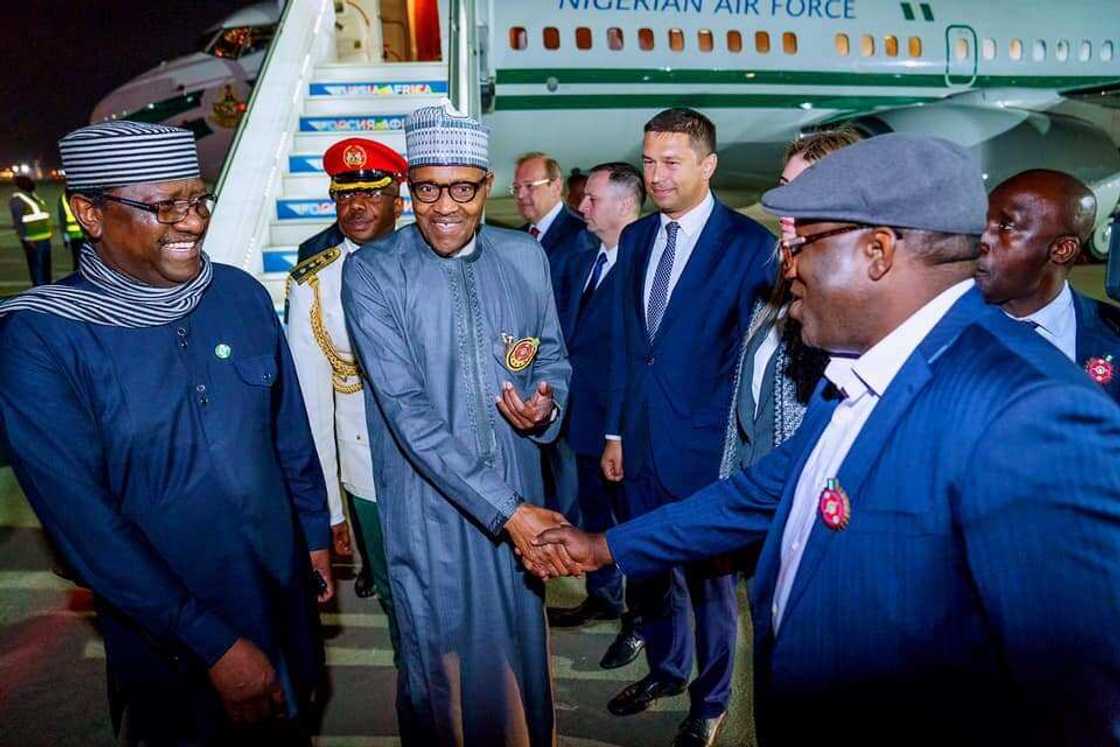Shugaba Buhari ya dira birnin Sochi, kasar Rasha (Hotuna) Shugaba Buhari ya dira birnin Sochi, kasar Rasha (Hotuna)