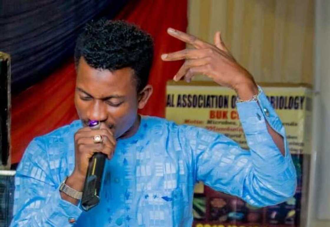 Mutane sun yi martani da Hisbah ta haramta sauraron wakar Hamisu Breaker Mutane sun yi martani da Hisbah ta haramta sauraron wakar Hamisu Breaker