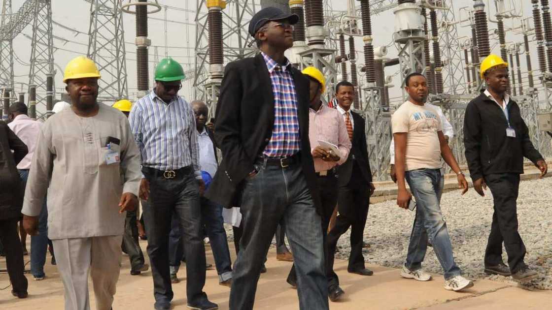 Masu kwangila a Najeriya sun biyo mu bashin N392bn inji Tunde Fashola Masu kwangila a Najeriya sun biyo mu bashin N392bn inji Tunde Fashola