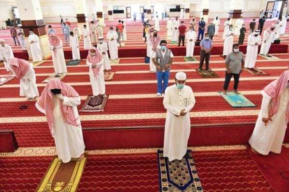 Saudiyya ta nemi limamai su daina tsawaita addu'ar Al-kunutu a yayin sallolin tahajjud Saudiyya ta nemi limamai su daina tsawaita addu'ar Al-kunutu a yayin sallolin tahajjud