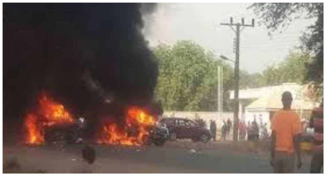 Yan iska sun kai hari ga ayarin motocin dan takarar gwamnan APC a Taraba Yan iska sun kai hari ga ayarin motocin dan takarar gwamnan APC a Taraba