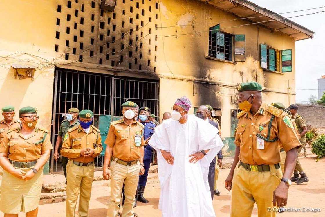 Zamu yafewa duk Fursunan da ya dawo kurakuransa, Gwamnati ga Fursunoni 2000 da suka gudu a Owerri Zamu yafewa duk Fursunan da ya dawo kurakuransa, Gwamnati ga Fursunoni 2000 da suka gudu a Owerri