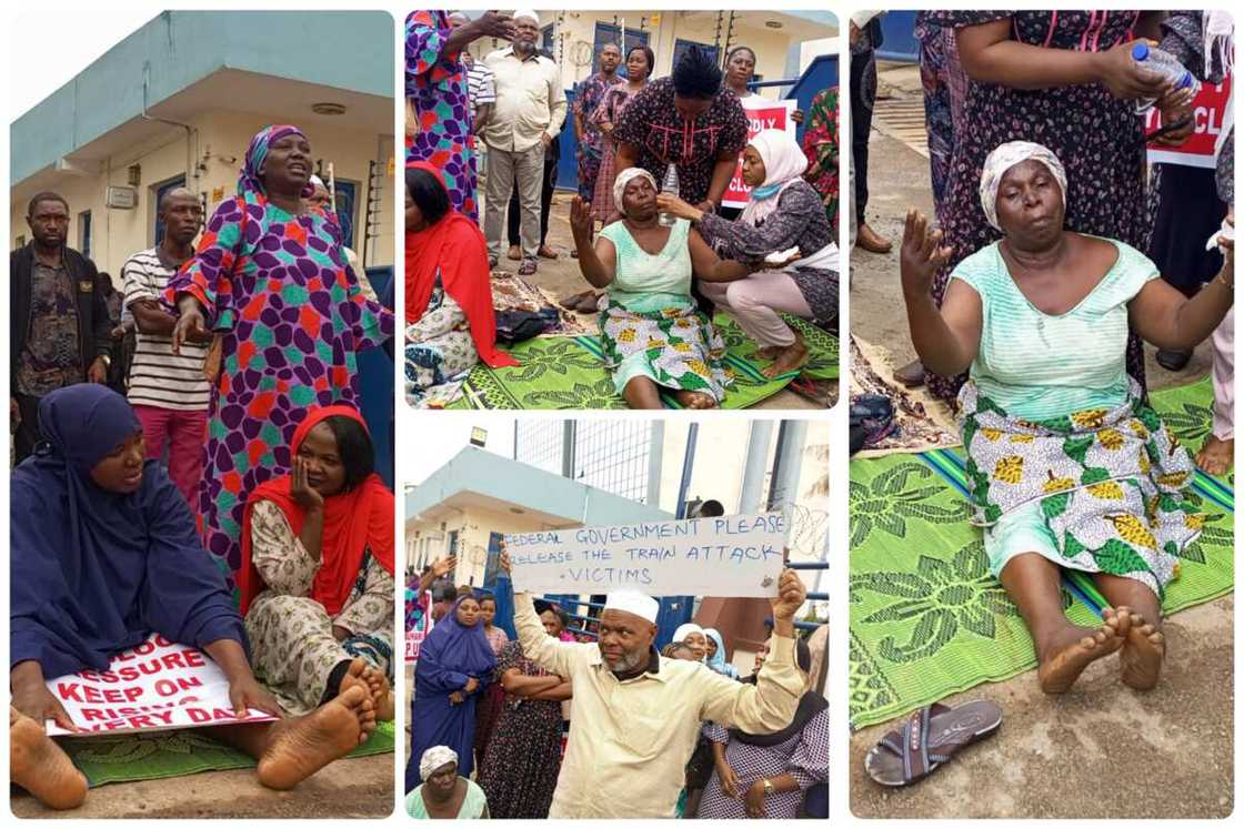 Iyalan fasinjojin jirgin ƙasan Kaduna. Iyalan fasinjojin jirgin ƙasan Kaduna.