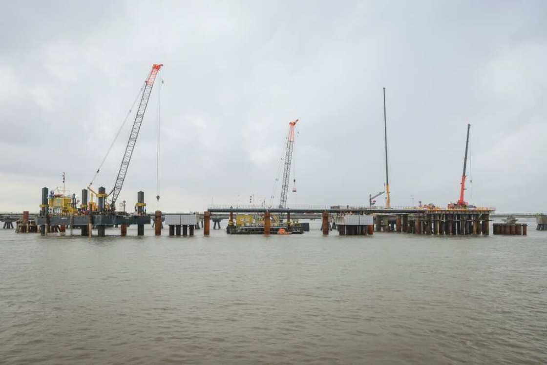 In the search for alternative energy sources, the German government has splashed billions on five projects like the one in Wilhelmshaven. In the search for alternative energy sources, the German government has splashed billions on five projects like the one in Wilhelmshaven.